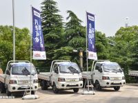 车身2.07米不惧限高杆、地库,还有轿车的舒适性,江淮轿卡X5国六车型实拍评测