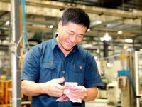 职工的笑脸是最美的画面