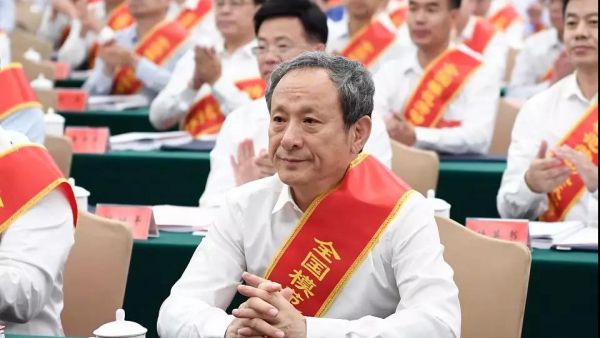 徐工集团获“全国模范劳动关系和谐企业”荣誉称号