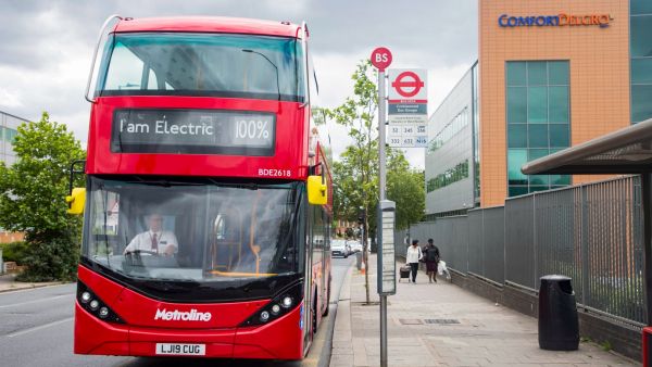 纯电动双层大巴销量破百！比亚迪加速推动英国公共交通电动化进程