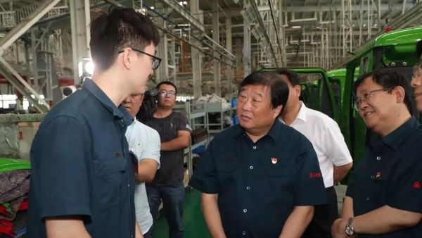 谭旭光:中国重汽济宁商用车公司要为济宁市人民作出更大贡献!
