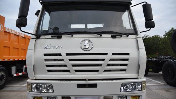 陕汽经典的斯太尔重卡，国内已停产，如今只销往海外的奥龙牵引车实拍