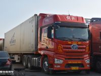 农产品批发市场偶遇一辆解放J7，配置真高，师傅说买这车花了50万