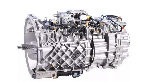 法士特集团党委理论中心组开展主题教育集中学习研讨