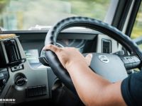 香港卡车司机的代驾,在内地开港车的“骑师”一族生活方式揭秘