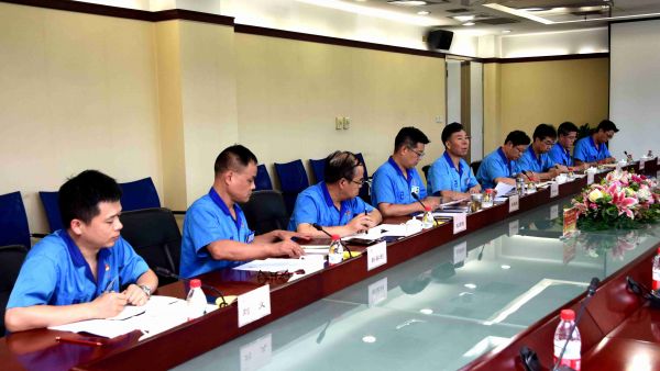 法士特领导班子开展主题教育专题交流研讨