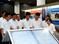 法士特组织参观学习“红船精神万里行”大型图片展