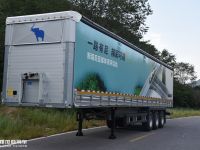 13.7米货箱自重仅6.8吨，德国施密茨侧帘挂车是怎么做到的？