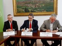 匈牙利历史文化名城首个纯电动大巴订单花落比亚迪