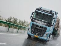 90后小伙跑无锡到库尔勒专线,如今只买高配版沃尔沃卡车,为何?