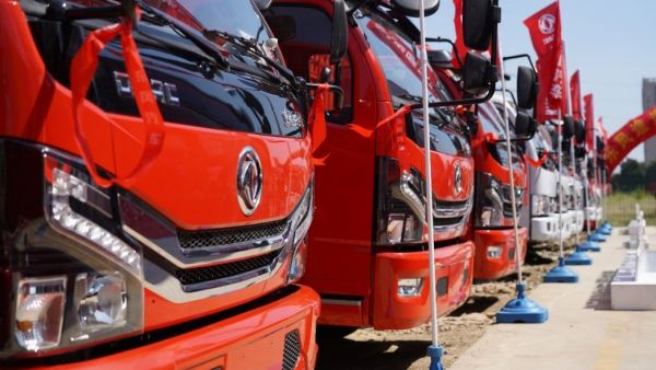 平均1分钟卖出1台东风轻卡 ，东风轻型车20周年团购钜惠席卷江城