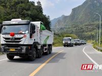 首批上汽红岩法规版新型环保渣土车交付张家界用户