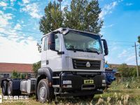 没有卧铺，纯平顶驾驶室，带您见识一款不常见的汕德卡特供底盘