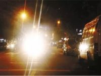 司机乱用远光灯也要担责!