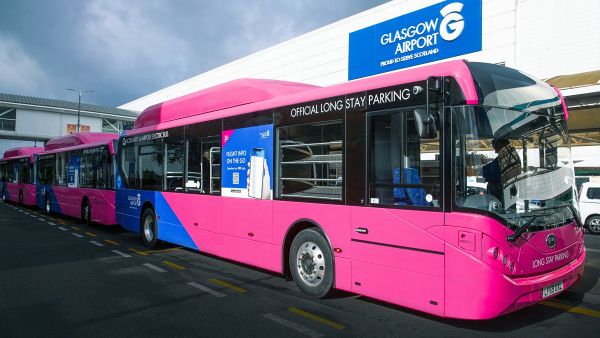 历史性一刻！比亚迪助力英国开启机场大巴电动化时代