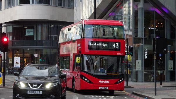 英国伦敦街头体验比亚迪电动公交,深为中国客车品牌的强大点赞