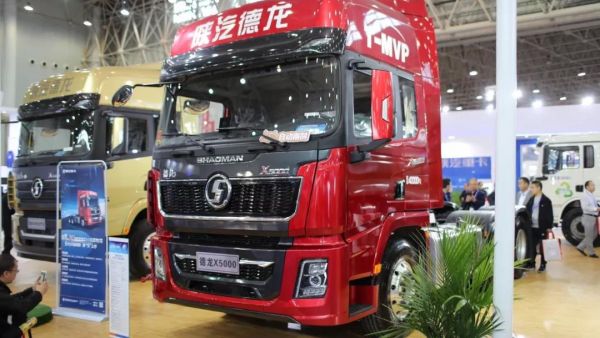 陕汽多款重卡亮相2019中国（武汉）国际商用车展览会