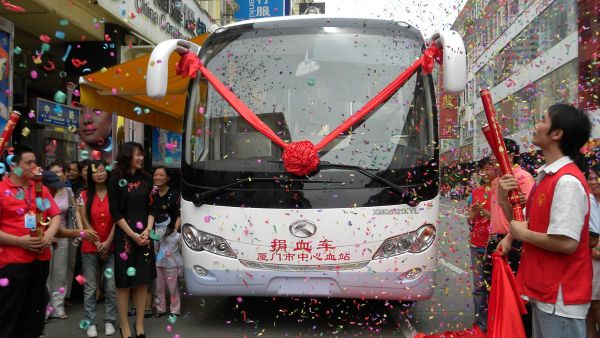 金龙采血车“宏和号” 见证厦门十年爱心路