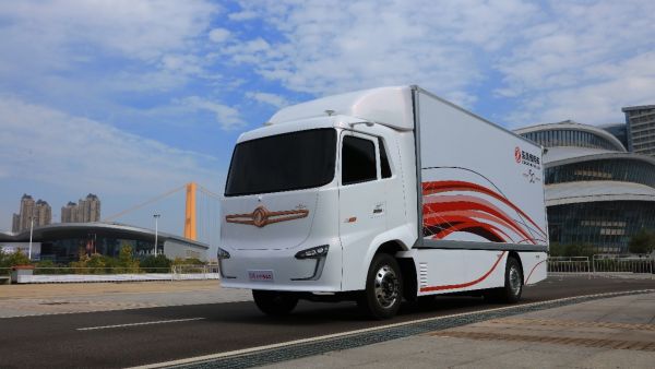 前瞻布局智能网联，东风商用车两款概念车亮相商用车展