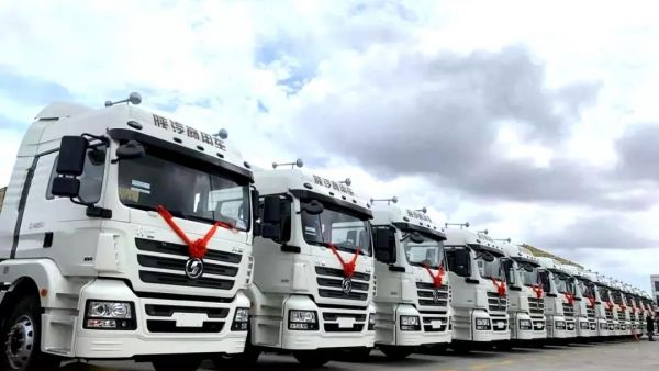 玉柴陕汽港口牵引车在世界第一大港交付运营