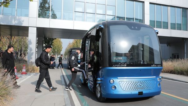 金龙阿波龙落地雄安新区一周年， 成功践行“未来之城”的智慧交通服务