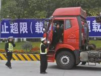 货车超载无法上高速！超限将劝返，最严治超法规正式实施了