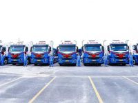 接替17.5米大板车，红岩杰狮中置轴平板列车被用户誉为“物流神器”