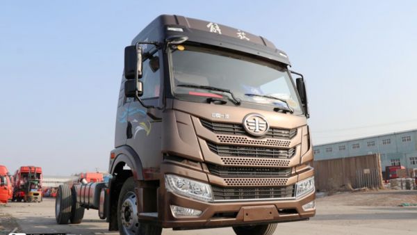 外观全新升级，驾驶室是亮点，带您看运满满定制版解放龙VH2.0