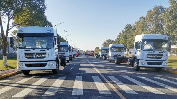 再次合作,搭载法士特AMT变速箱的东风多利卡成功下线