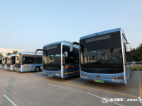 智慧城市 5G出行 ——金龙客车“科技蓝”继续为2020厦门马拉松喝彩