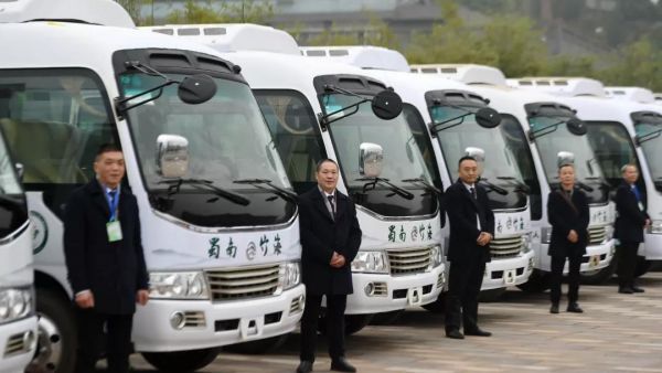 金旅考斯特纯电观光车走进蜀南竹海“卧虎藏龙”之地