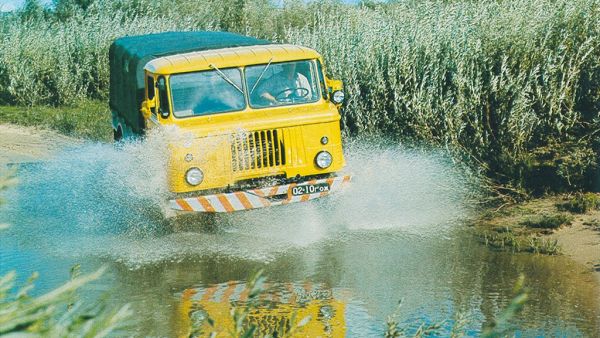 战斗民族产的GAZ66卡车有多牛？前苏联军方最爱，越野性能无人超越