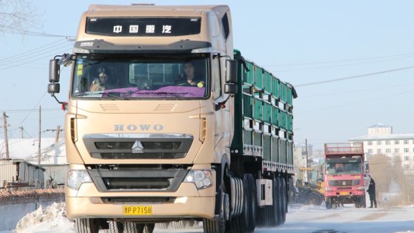 轻装上阵,豪沃T7用实力引领标载运输