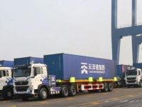 中国重汽智能纯电动集卡成功进行全球首次整船作业