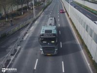 价值百万的进口卡车竟在拉污水?带您见识在魔都搞环卫的沃尔沃FH牵引车