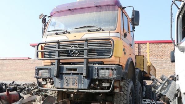 当年国家建设的主力军，排量达惊人的18升，实拍奔驰NG4850大件车