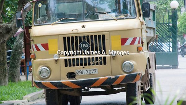 爷爷辈开过的那些进口卡车，当年3万块就能买，现在知道的人不多了