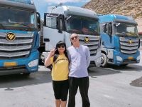 “卡车侠侣”闯江湖，欧曼自动挡重卡让卡车之旅更轻松