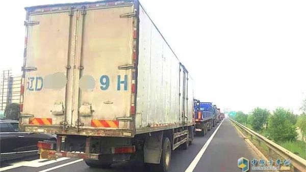 交通运输部：每天减免通行费15亿， 让货车司机享红利