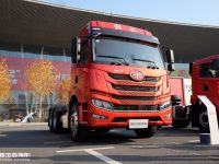 外观内饰都有改进，安全配置大升级，2.0版青岛解放悍V牵引车实拍