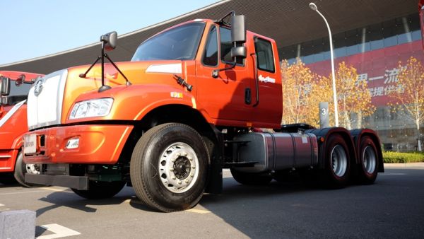 车高仅为2.72米，专为过限高杆打造，解放安捷超低顶长头卡车实拍