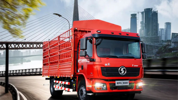 陕汽重卡 | 德龙L3000 4×2载货车，路有多远 心就有多暖