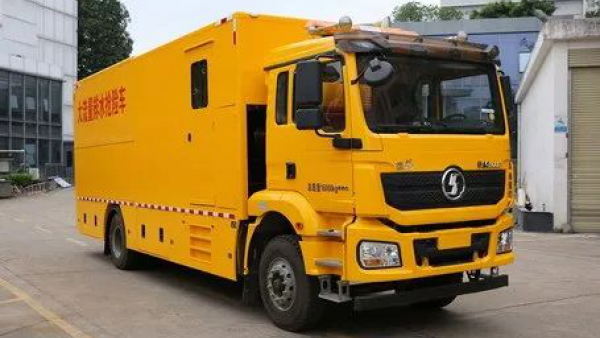 陕汽重卡丨抢险救援，还看德龙新M3000大流量排水抢险车