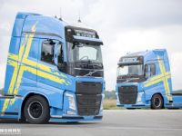 卡车也有性能版?瑞典国旗涂装,这款沃尔沃FH特别版牵引车真的太拉风了