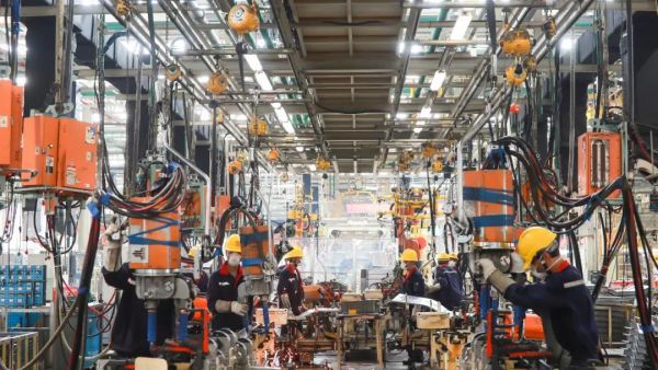 出勤高效率高,“工程之王”红岩自卸车,满足基建市场各项需求