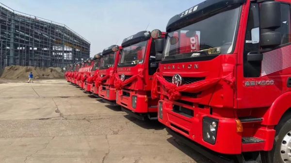 销量节节攀升!又一批红岩杰狮牵引车顺利交付