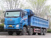 自卸车也高端,青岛解放JH6自卸车实拍,金属蓝车漆太好看了
