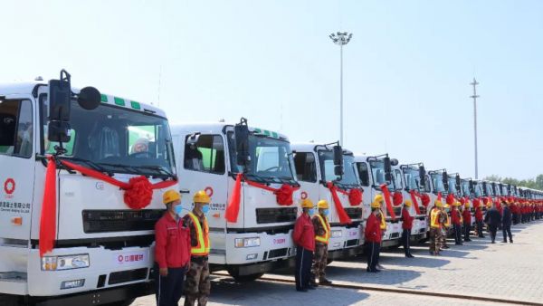 上百万人“线上围观” 华菱星马300台法规轻量化搅拌车顺利交付