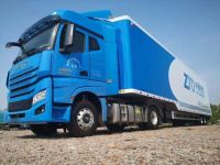 格尔发重卡祝中通快递18岁生日快乐!