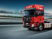 陕汽重卡  前行路上，贴心服务与您同在